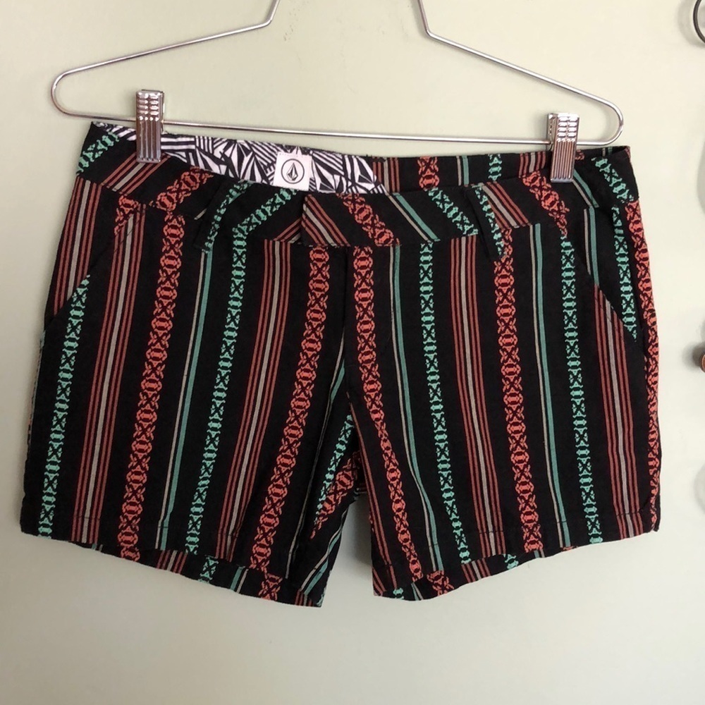 NWOT Volcom Cotton Shorts Textured Size 3 Low Rise Surf Skate Pockts Embroidered